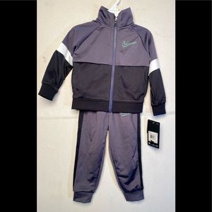 Nike Kids Tricot Set Gridiron 66F705-P6G (size 18m)